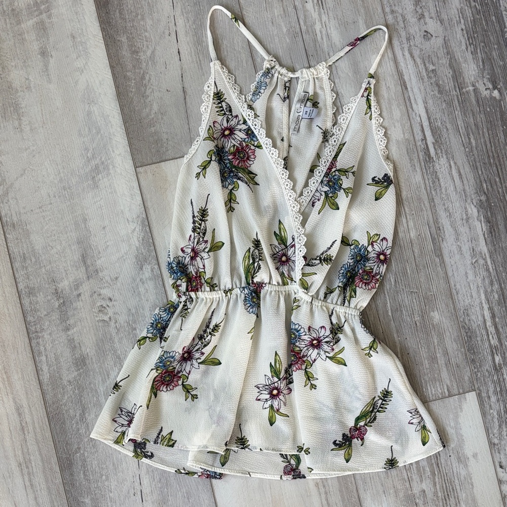 Moa Moa Floral Lace Trim Camisole in Cream